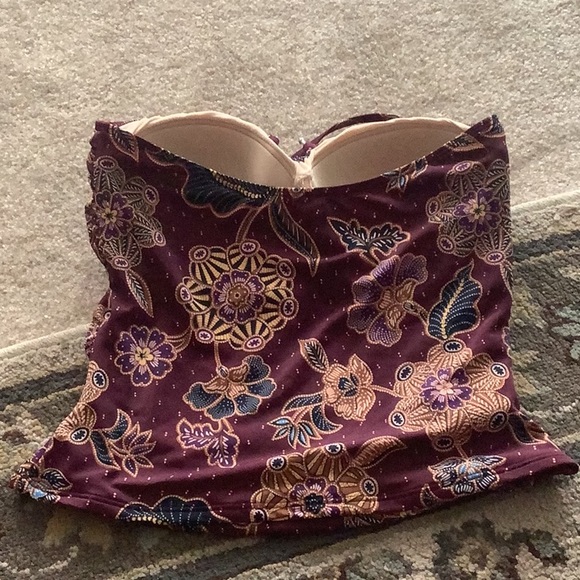 Newport news tankini top wine color with flowers. This has underwires si… - Picture 2 of 9